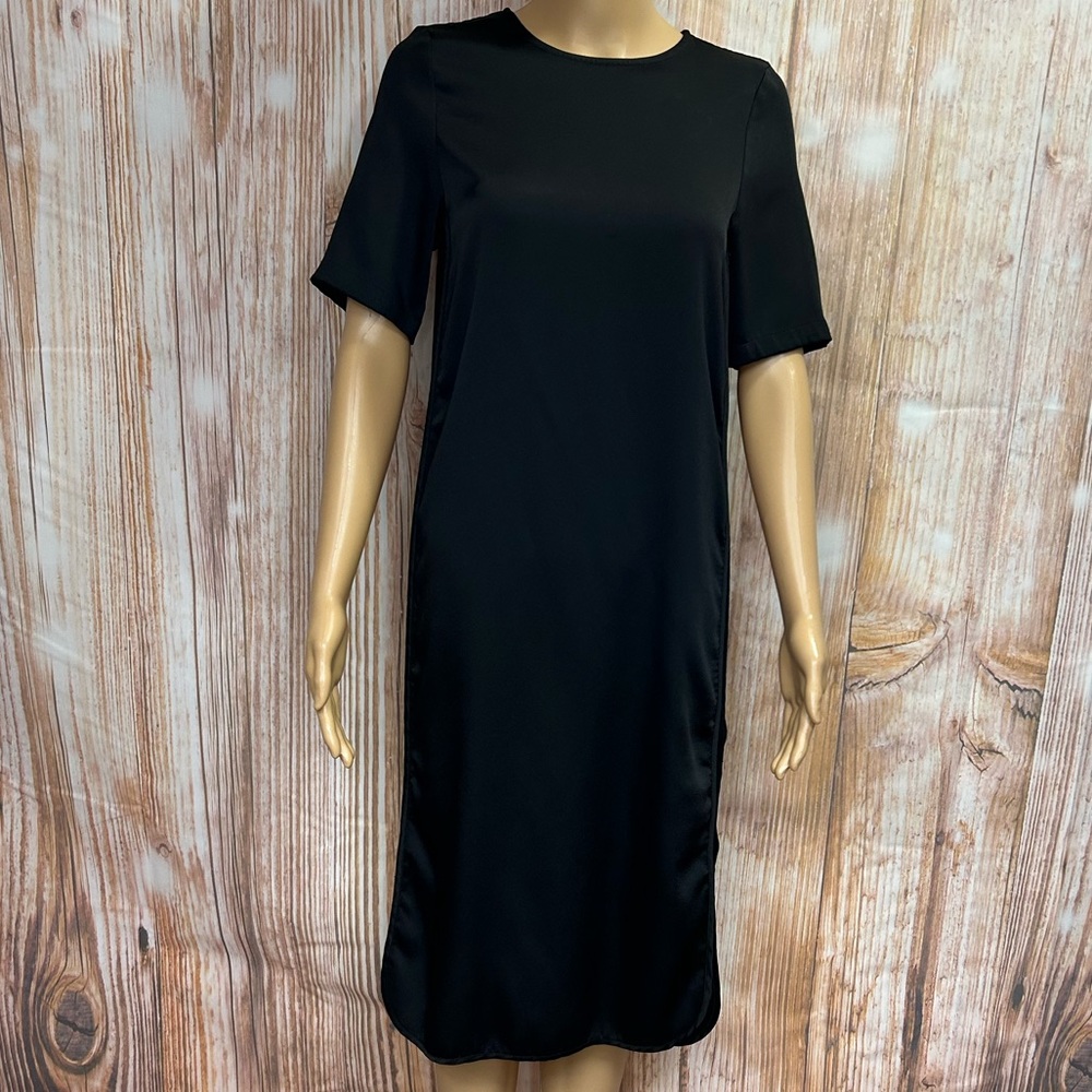 H&M Short Sleeve‎ Black Shift Dress